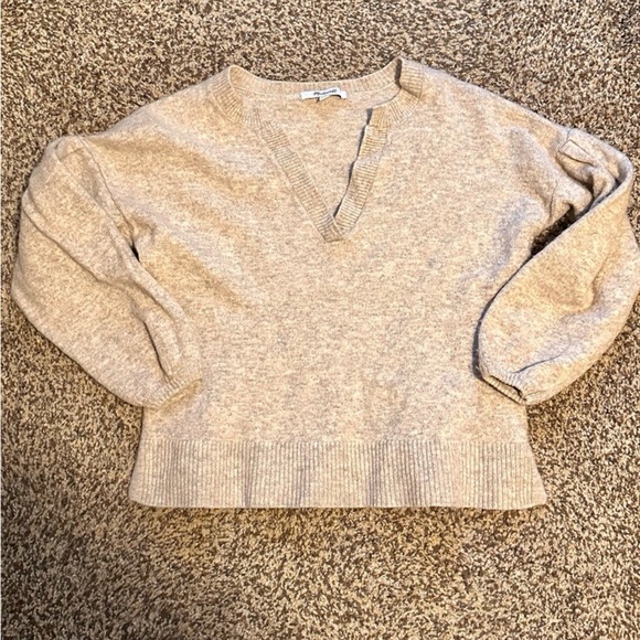 Madewell Sweaters - Madewell Cropped XS Sweater Wool blend Pullover v-neck oatmeal color